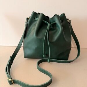 Chic Forest Green Leather Shoulder Bag